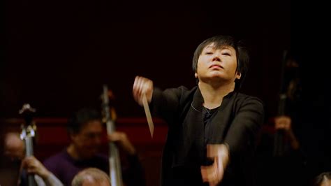 Concert de Xian Zhang à Paris: Une soirée magique orchestrée par une virtuose du chef d'orchestre!